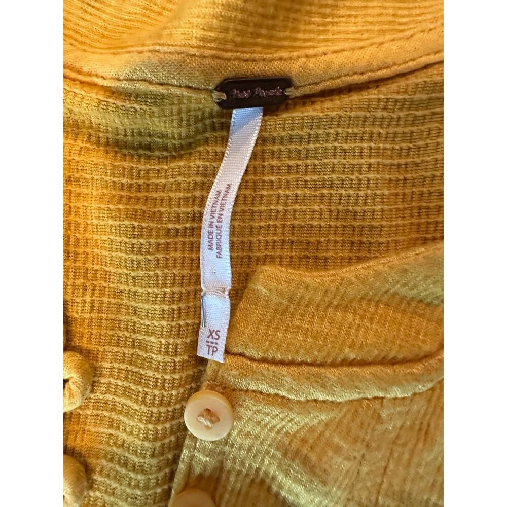 FREE PEOPLE Summer Struttin Mini Dress Sz XS Bell Cuff Waffle Ruffle Hem Yellow - Picture 4 of 8
